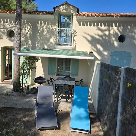 Hébergement de vacances Maison Forêt Et Piscine, Les Mas De Vertmarines